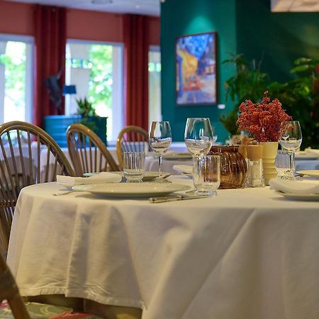 Logis L'Ermitage Hotel & Restaurant Saulges Buitenkant foto