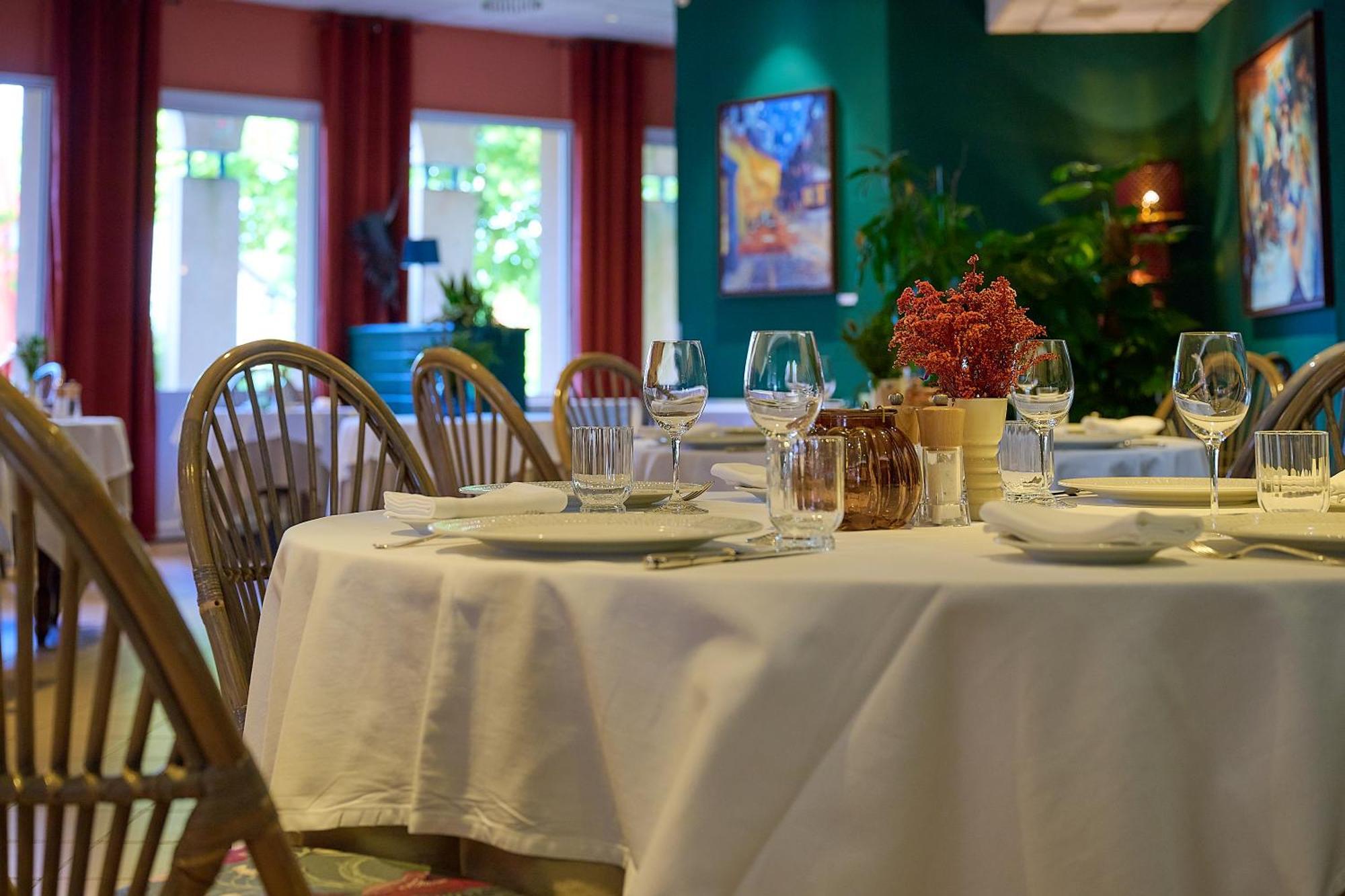 Logis L'Ermitage Hotel & Restaurant Saulges Buitenkant foto
