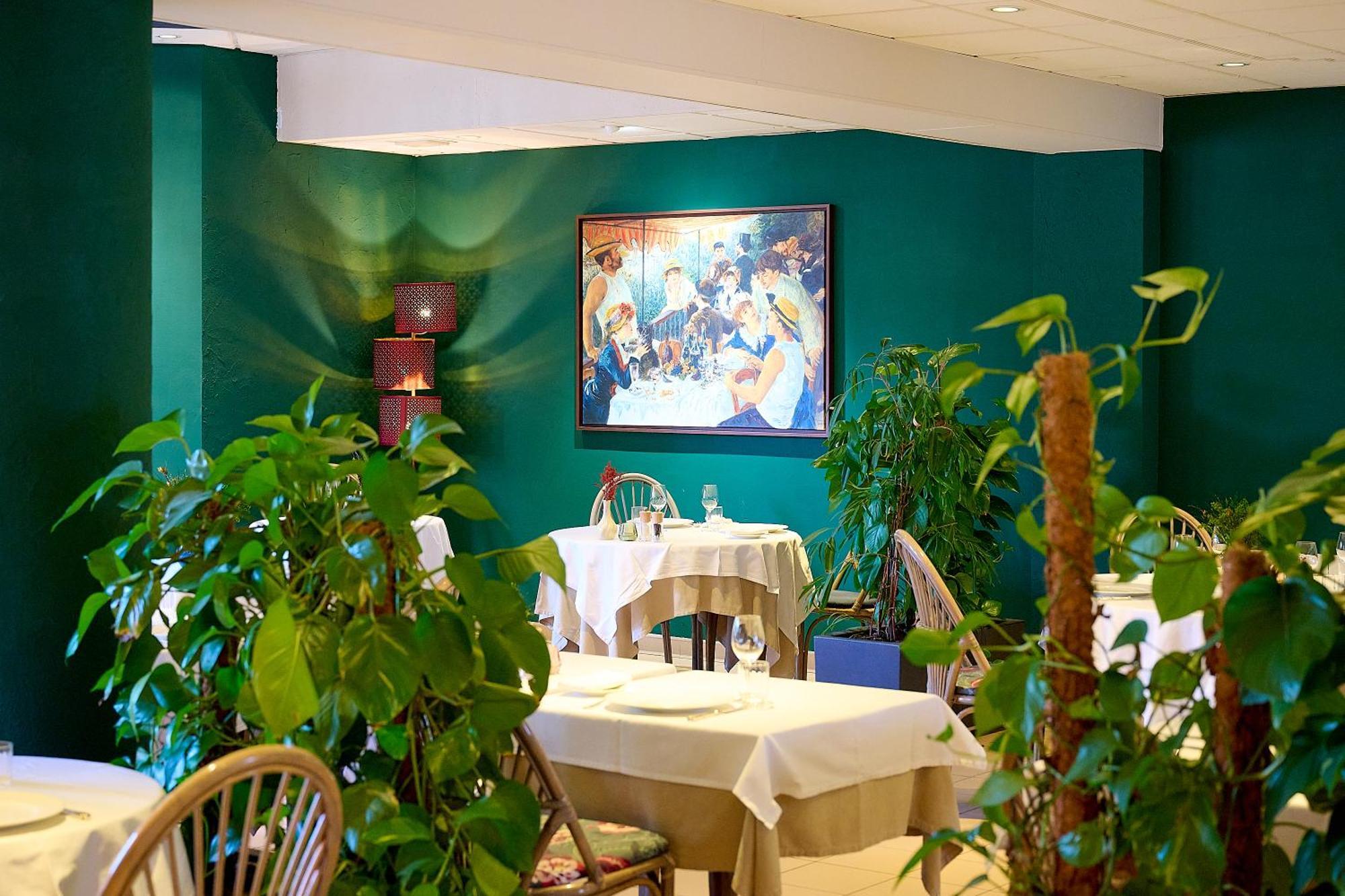 Logis L'Ermitage Hotel & Restaurant Saulges Buitenkant foto