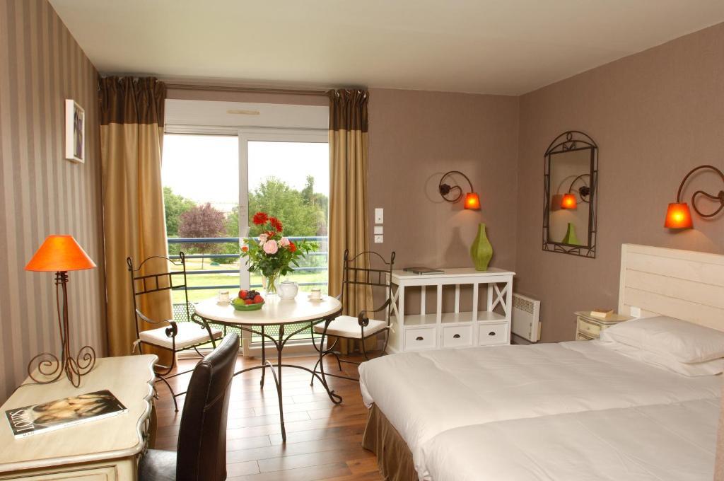 Logis L'Ermitage Hotel & Restaurant Saulges Kamer foto
