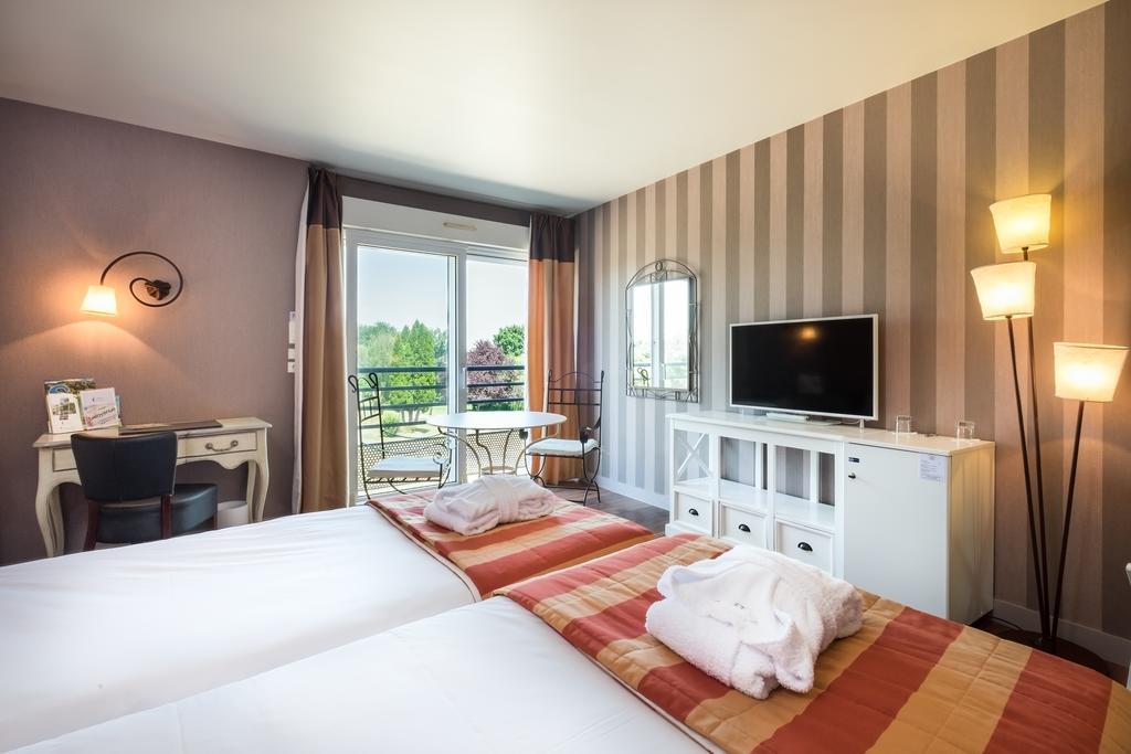 Logis L'Ermitage Hotel & Restaurant Saulges Buitenkant foto