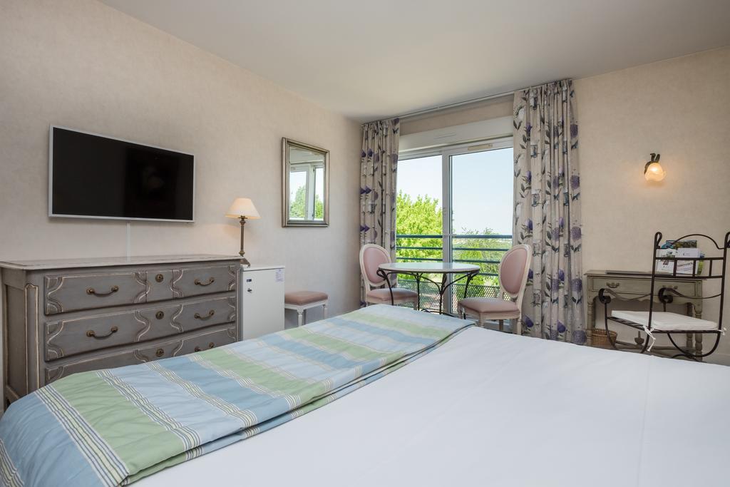 Logis L'Ermitage Hotel & Restaurant Saulges Buitenkant foto