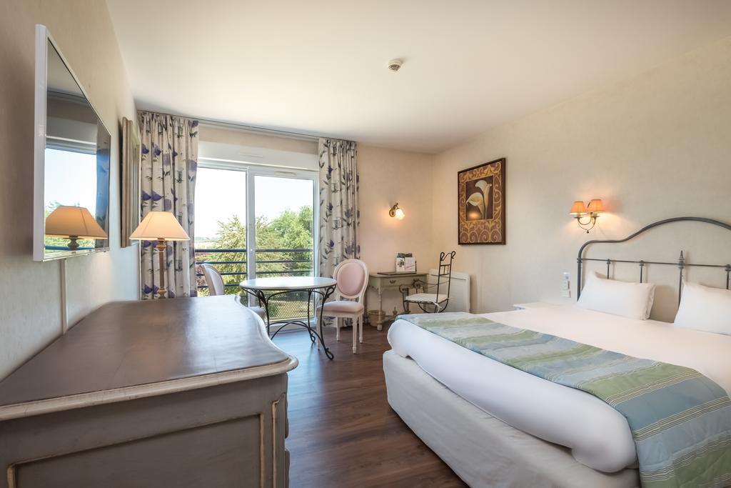 Logis L'Ermitage Hotel & Restaurant Saulges Buitenkant foto