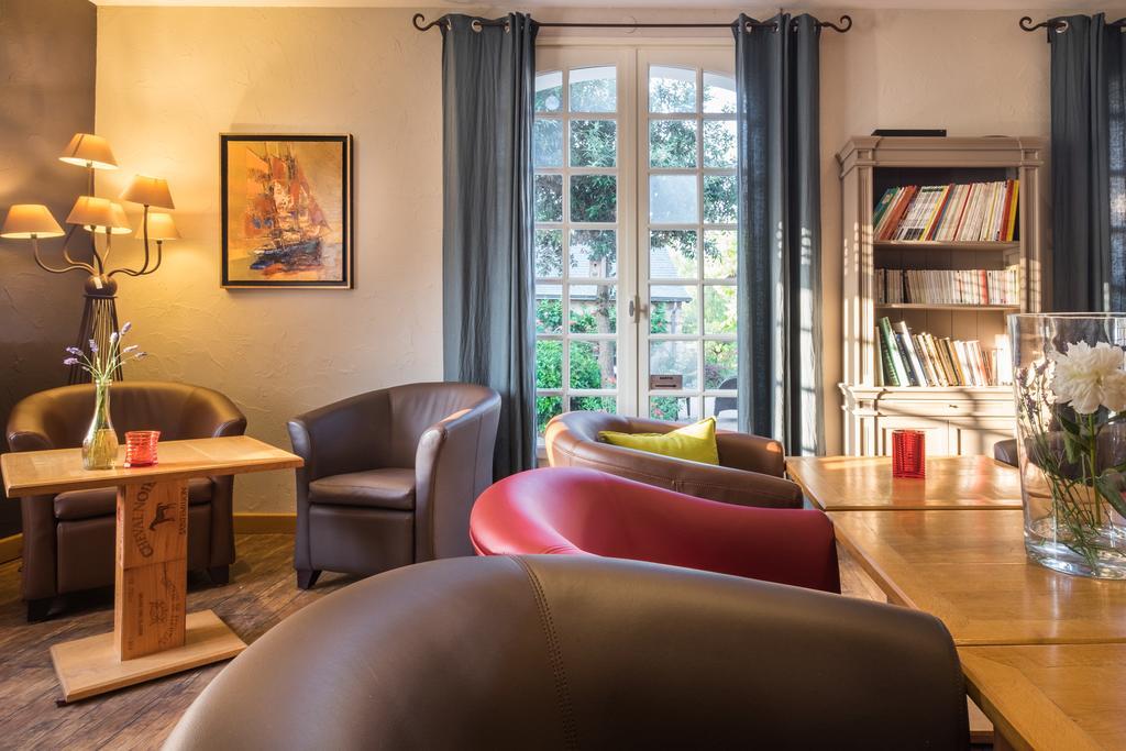 Logis L'Ermitage Hotel & Restaurant Saulges Buitenkant foto
