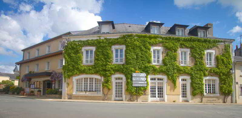 Logis L'Ermitage Hotel & Restaurant Saulges Buitenkant foto