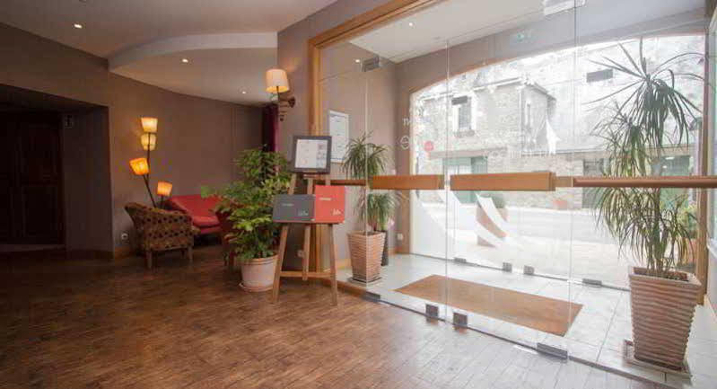 Logis L'Ermitage Hotel & Restaurant Saulges Buitenkant foto
