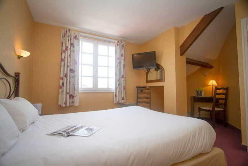 Logis L'Ermitage Hotel & Restaurant Saulges Buitenkant foto