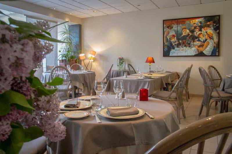 Logis L'Ermitage Hotel & Restaurant Saulges Buitenkant foto