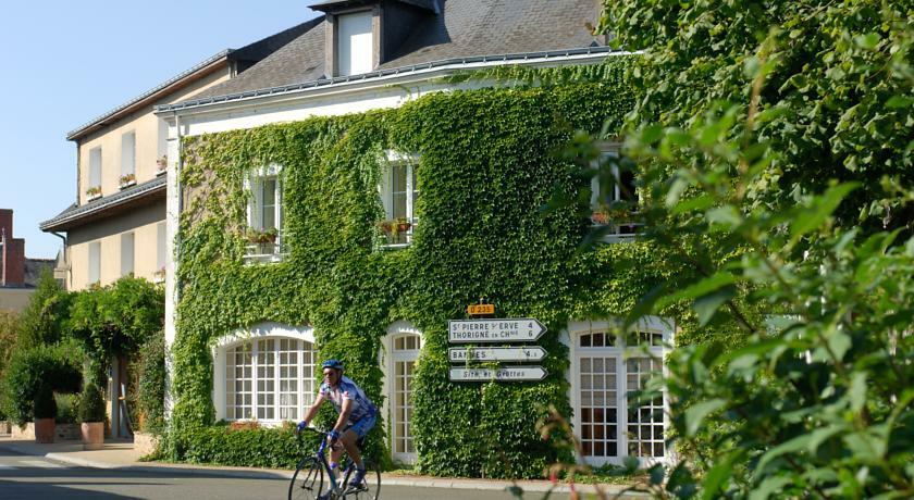 Logis L'Ermitage Hotel & Restaurant Saulges Buitenkant foto