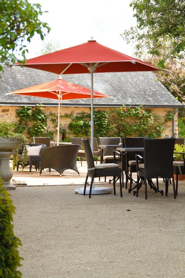 Logis L'Ermitage Hotel & Restaurant Saulges Buitenkant foto